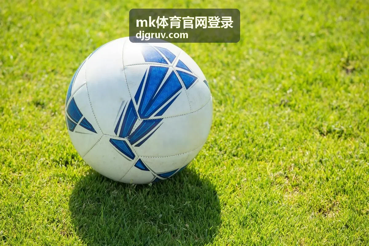 mk体育官网登录赛事现场，选手在跑道上准备出发